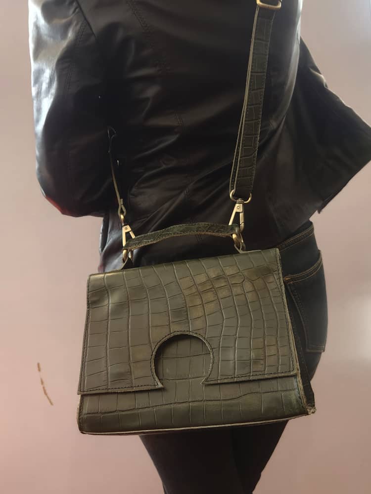 Ladies Leather Handbag – Stylish Forest Green Leather Handbag for Daily Use